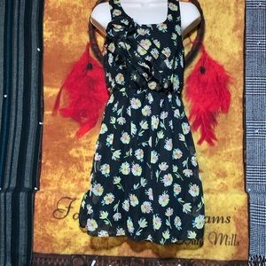 SOCIALITE-woman’s black flowered print sleeveless midi dress